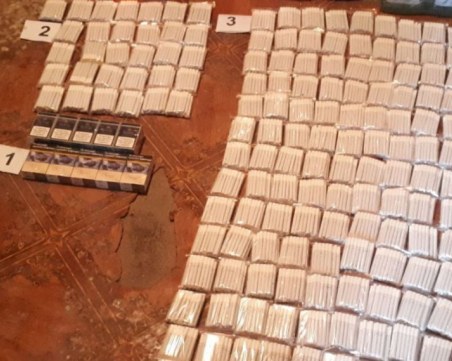 Спецакция край Пловдив! Иззеха 15 000 къса контрабандни цигари