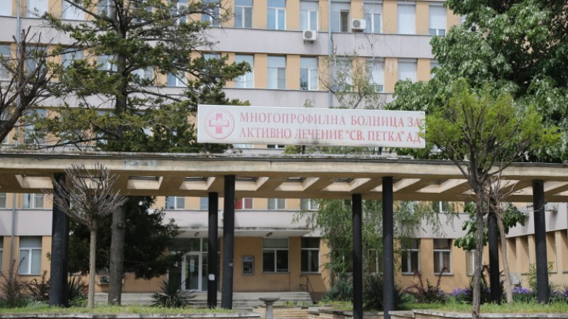 Медици от болницата във Видин започват гладна стачка заради уволнения.