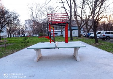 Нова маса за тенис е монтирана на ул Загоре №17