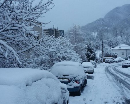 Четвърти ден над 40 населени места в Смолянско все още са без ток