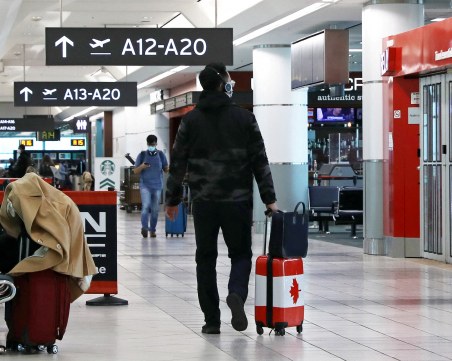 Чужденци ще могат да напускат Канада само ако са напълно ваксинирани