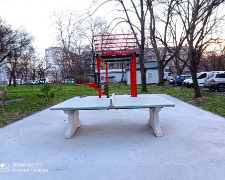 Нова маса за тенис е монтирана на фитнес площадката на ул. 