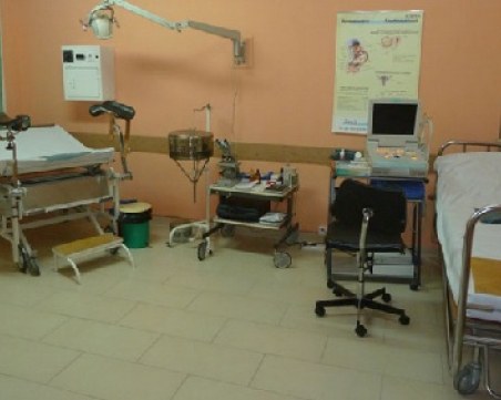 РЗИ и полиция влязоха в лечебно заведение край Пловдив, глобиха медик и пациент без маски