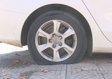 Девет коли осъмнаха с нарязани гуми в Калово Вандалската проява