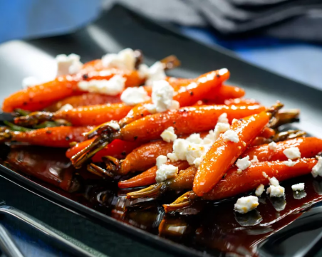 Чудесна разядка: Глазирани моркови с козе сирене