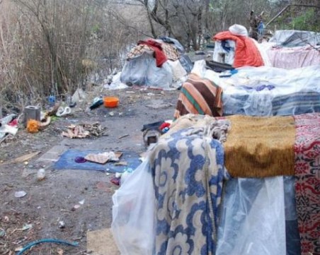 Две българчета загинаха при пожар в ромски лагер в Италия