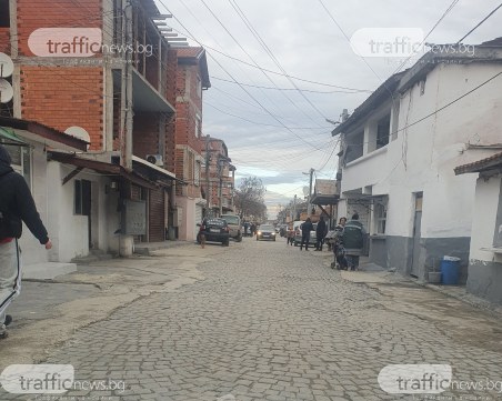Мега удар на полицията! Нахлуха по тъмни доби в наркодепо в Столипиново, тръшнаха на земята двама мъже