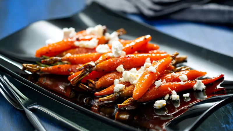 Чудесна разядка: Глазирани моркови с козе сирене