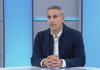 Председателят на парламентарната група на Продължаваме Промяна Андрей Гюров говори