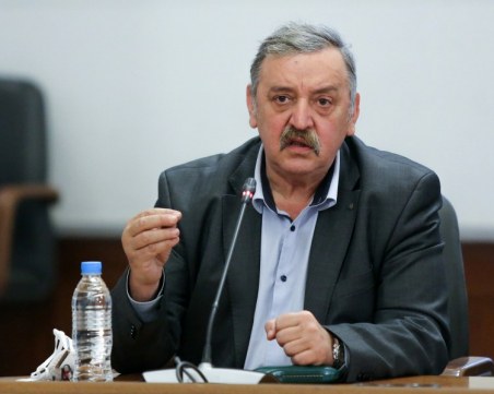 Кантраджиев: Добре е да се сложи трета доза заради Омикрон