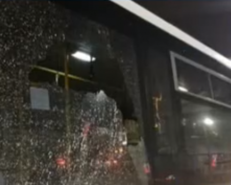 Стрелба по три автобуса от градския транспорт в Пловдив, по чудо няма пострадали