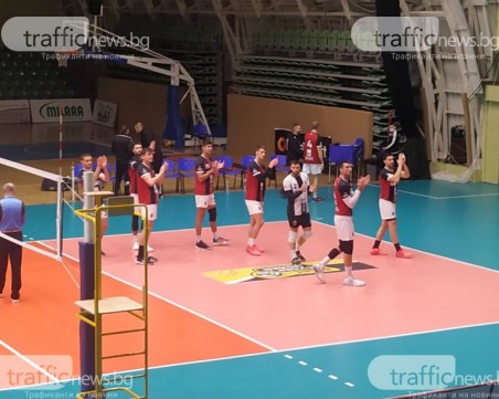 Волейболистите на Локомотив загубиха от Славия