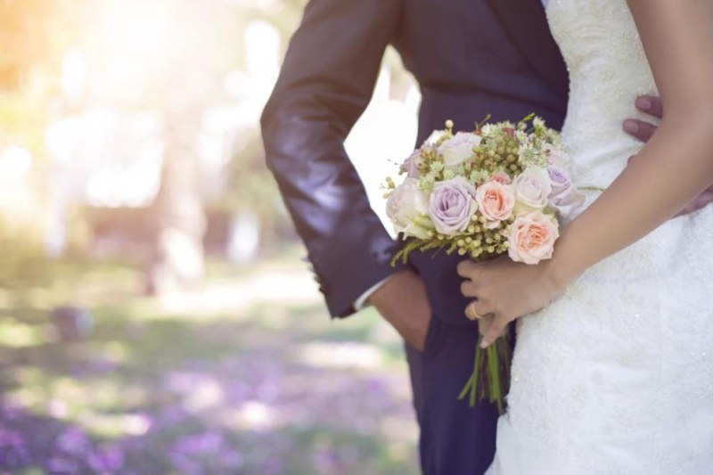 Двойка похарчи $ 100 000 за развод, след което мина под венчило отново