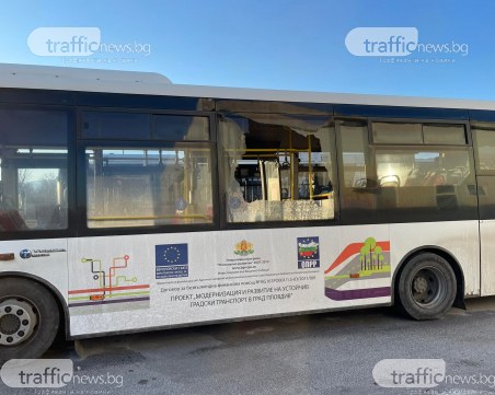 Издирват мъжа, стрелял по три автобуса в Пловдив! По чудо няма пострадали