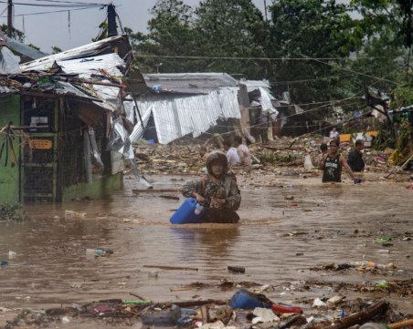 Най-малко 75 са вече жертвите на тайфуна във Филипините