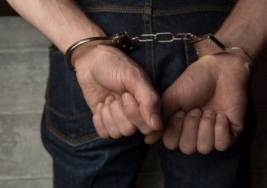 Задържан е извършителят на въоръжения грабеж в Самоков съобщиха от МВР 40 годишният мъж