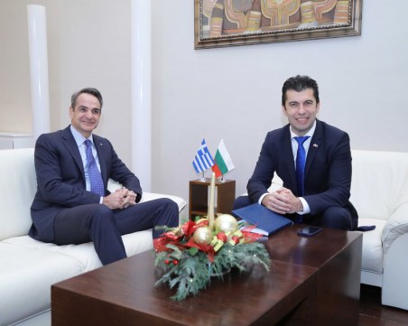 Кирил Петков на първа среща с гръцкия премиер Кириакос Мицотакис