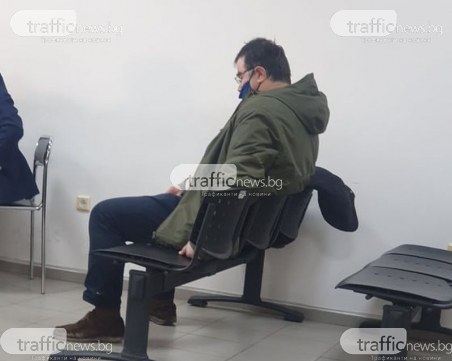 Пловдивчанинът Ангел, който опря пистолет в главата на приятелката си, я пребил във фотоателие