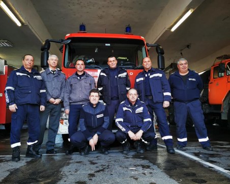 Пловдивските пожарникари с благородна инициатива за Коледа