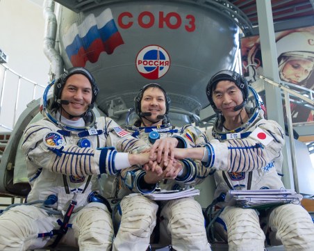 Японските космонавти се завърнаха на Земята след 12 дни в орбита