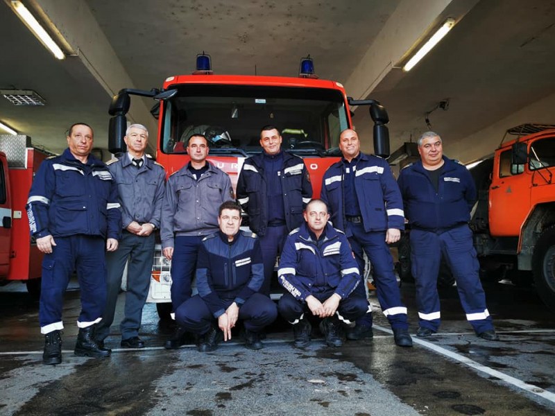 Пловдивските пожарникари с благородна инициатива за Коледа