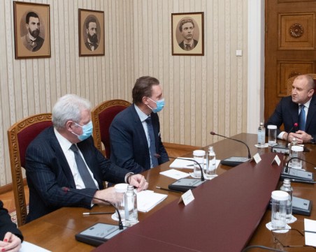 Радев: Необходима е дългосрочна стратегия за развитието на предвидима икономическа среда