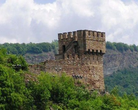 Жена опита да се самоубие и скочи от Балдуиновата кула в Търново, но оцеля