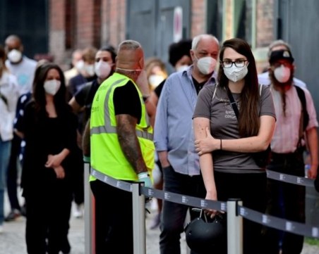 Испания разби рекорда си за новозаразени от COVID-19, близо 50 000 случая за ден