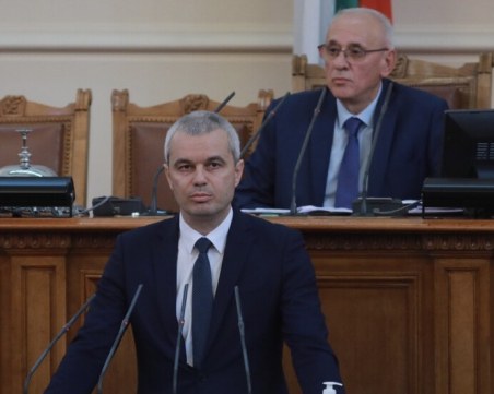Костадинов: Ако не се отмени зеленият сертификат, ще призовем народа да нахлуе в НС