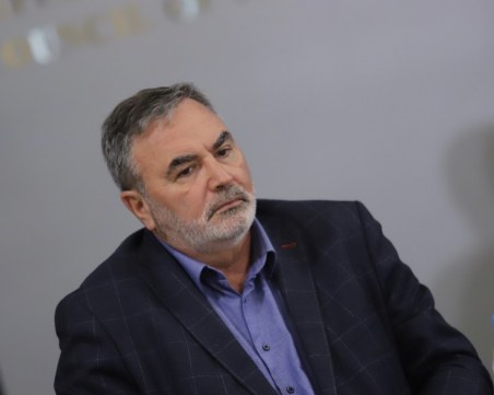 Кунчев: Ваксинираните само с две дози не са добре защитени от Омикрон