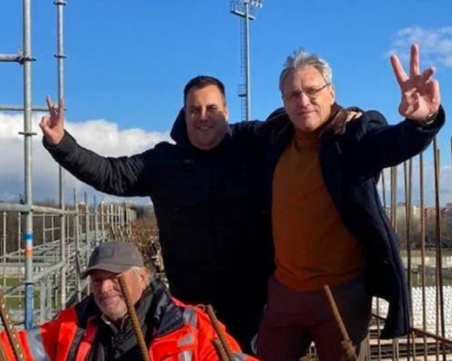 Отляха още една плоча на трибуна 