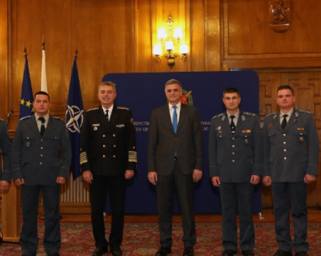 Военнослужещи от авиобаза Крумово бяха наградени за участието си в спасителна акция в Пирин