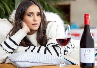 Нина Добрев стана собственик на компания за вино За новото