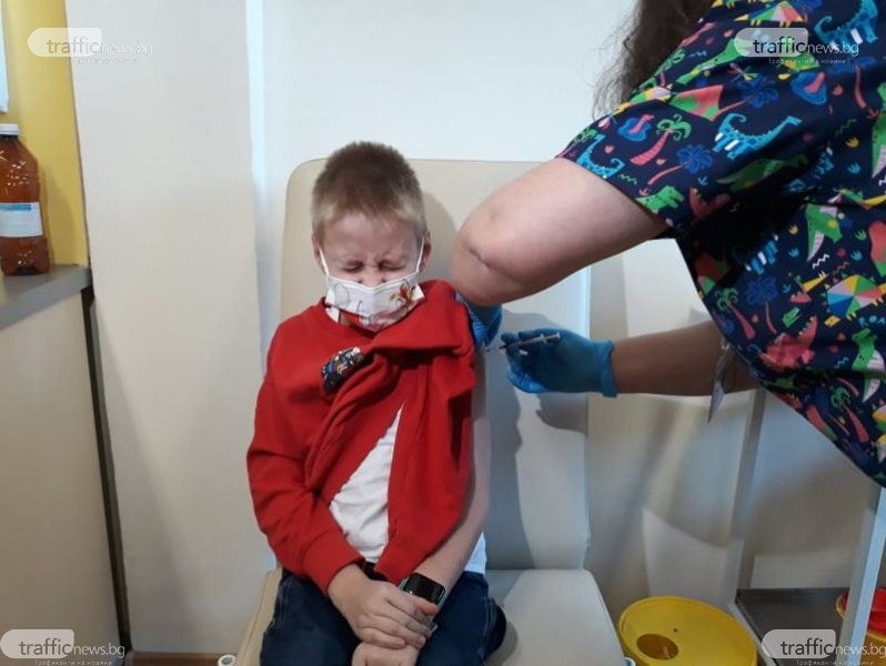 Първото имунизирано момченце в Пловдив: Не беше страшно, ваксинирайте се!
