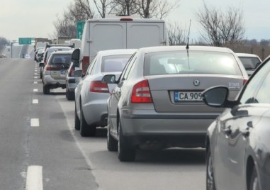 Верижна катастрофа с четири коли е станала на магистрала Тракия