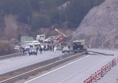 Точно месец след зловещата катастрофа на автомагистрала Струма при която