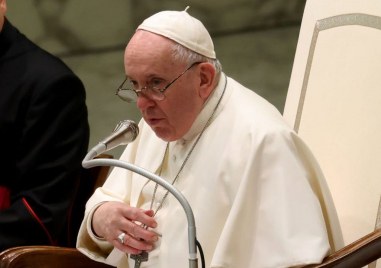 Папа Франциск призова служителите на Ватикана за смирение часове преди