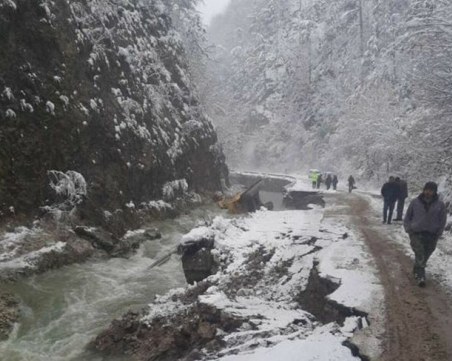 Близо 1000 души от 4 села в Родопите живеят като в плен от 13 дни