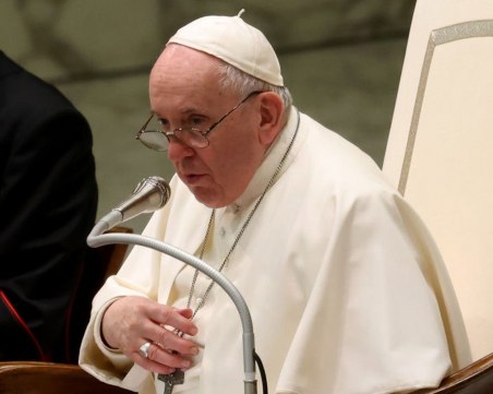 Папа Франциск призова служителите на Ватикана за смирение