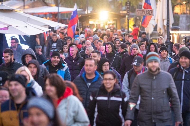 Словения забрани масовите празненства на открито за Нова година, но