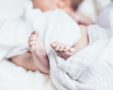 Навръх Коледа бебе проплака в 