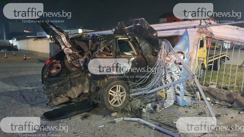 Водачът от мелето в Кючука избягал след инцидента, забил се в шоурума с бясна скорост