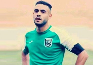 Алжирският футболист Софиан Лукар получи сърдечен удар и почина след