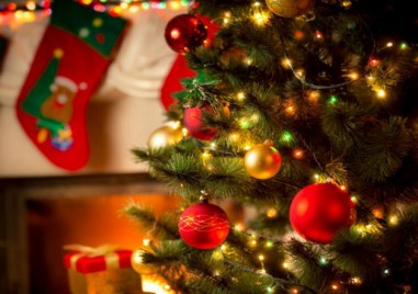 Светлинните гирлянди за Коледа са сред продуктите с които потребителите