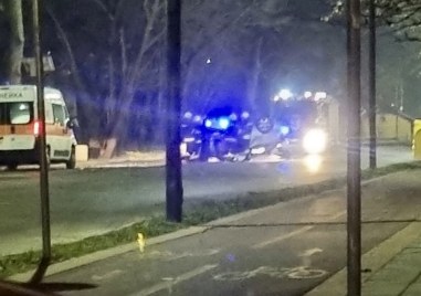 Нов пътен инцидент стана тази вечер в Пловдив Лек автомобил опел