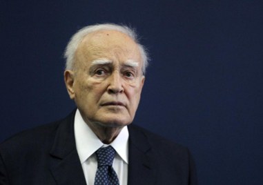 Бившият гръцки президент Каролос Папуляс почина днес на 92 годишна възраст