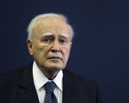 Почина бившият гръцки президент Каролос Папуляс