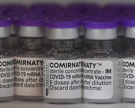 Израел тества четвърта доза COVID ваксина върху 150 медици