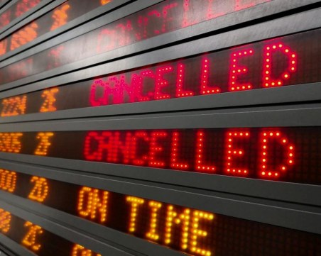 Над 2 500 отменени полета по света заради Омикрон