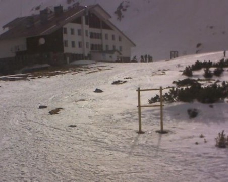 Ураганен вятър и висока лавинна опасност в района на Седемте рилски езера